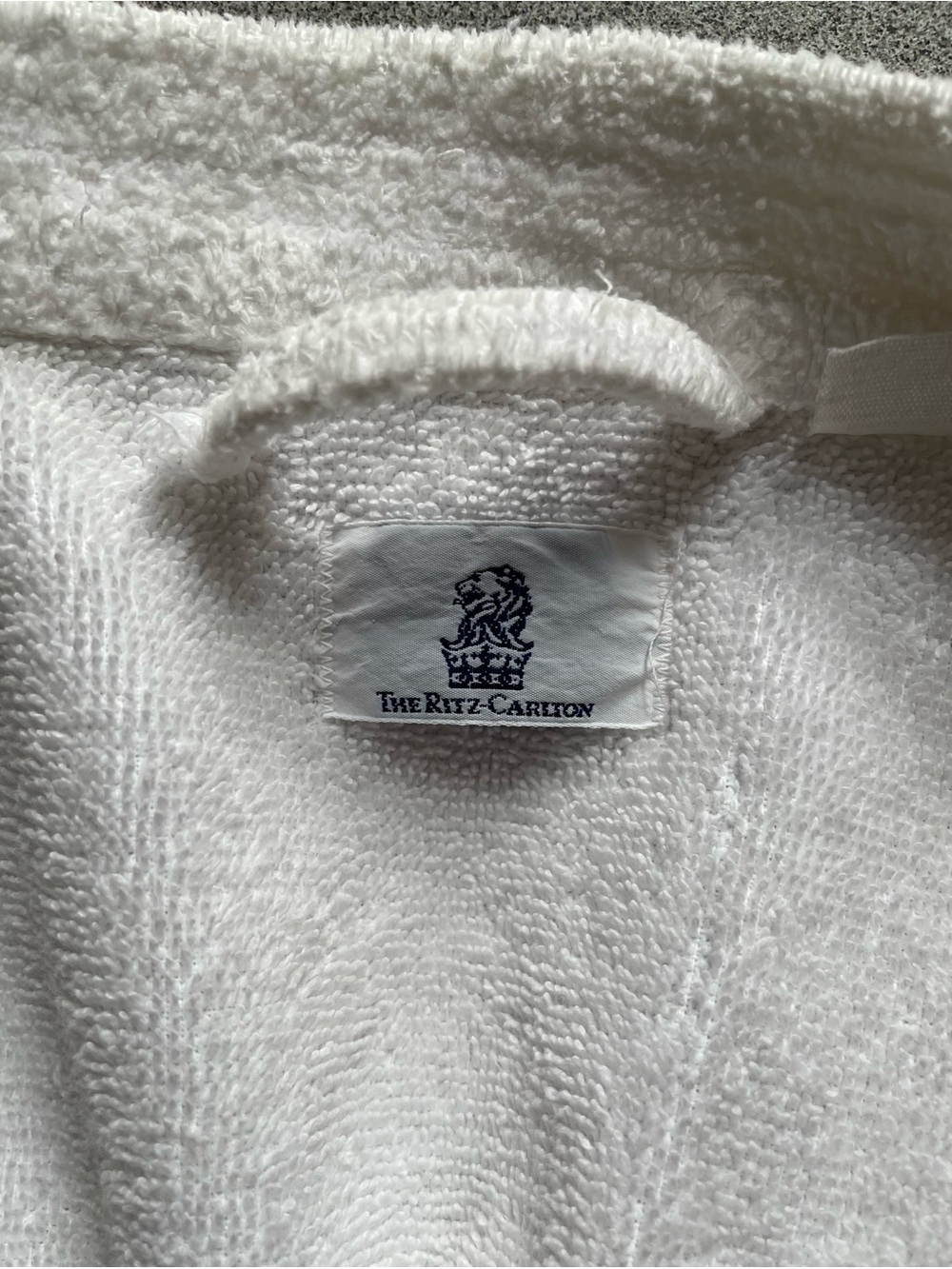 Vintage Ritz Carlton White Blue Logo Terry Robe O/S - Picture 7 of 14